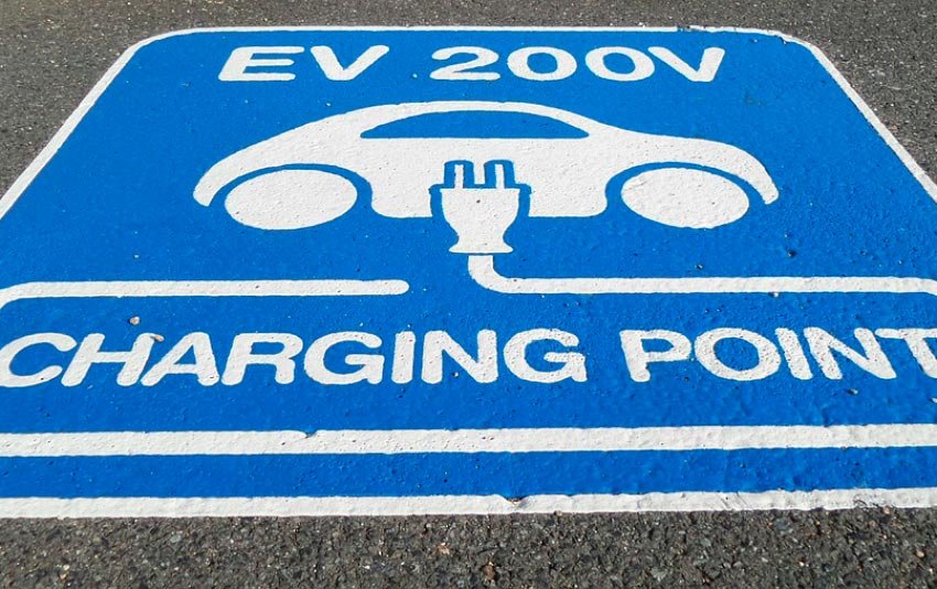placa de aviso para carros elétricos