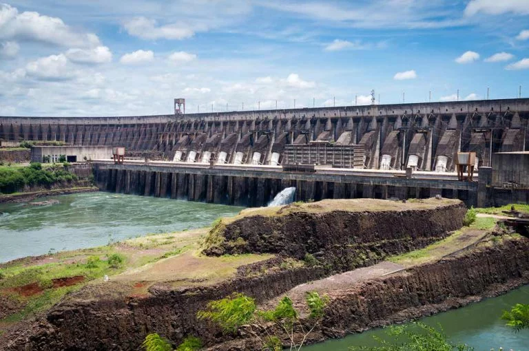 Usina de Itaipu e as pontes em Mato Grosso do Sul