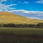 Trilha e cachoeira no Morro do Ernesto