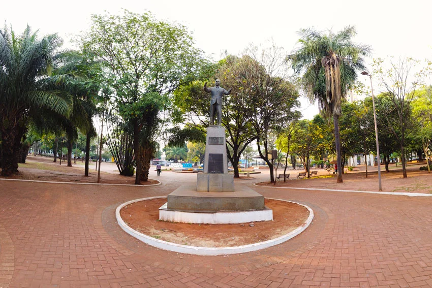 A praça Ary Coelho um dia já foi cemitério - Aquele Mato