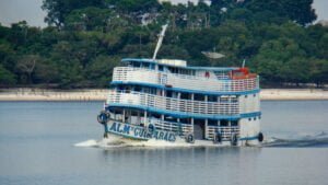 Chalana, de embarcação pantaneira a barco-hotel