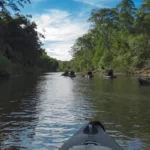 Emocionante ecoturismo de aventura: trilhas, canoagem e rapel
