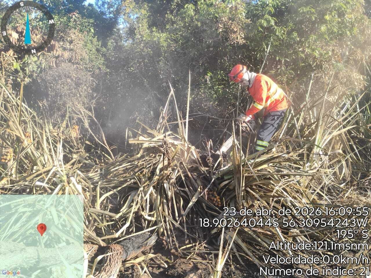 Com fogo no Nabileque, bombeiros e pantaneiros travam batalha contra as chama