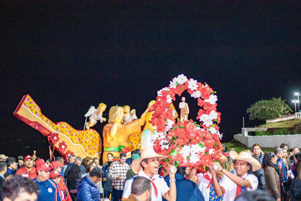 Banho de São João em Corumbá termina com plantio de árvores às margens do rio Paraguai