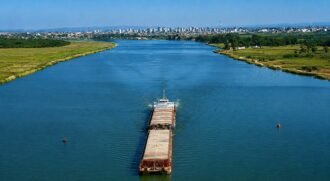 Plano de R$ 63 milhões para triplicar cargas na hidrovia do rio Paraguai acende alerta ambiental no Pantanal